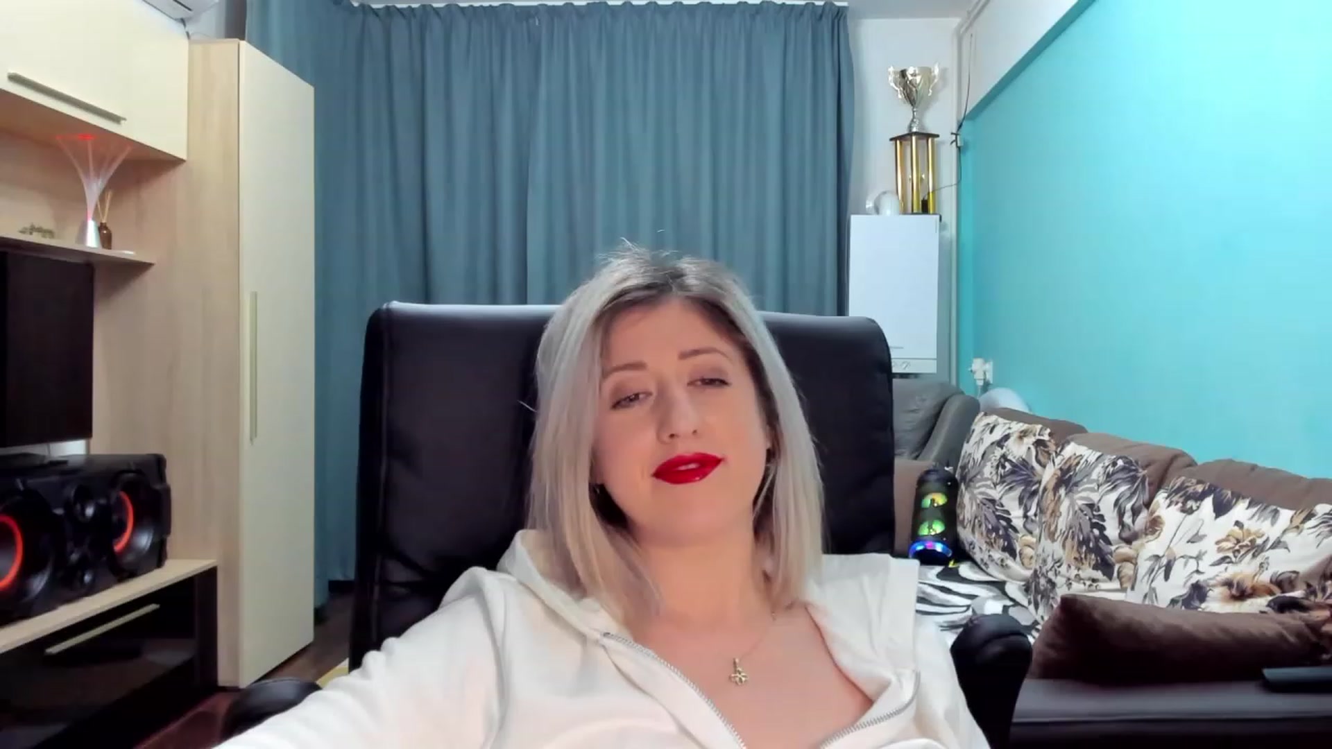 Gallery image thumbnail from SweetDelia_'s myfreecams stream on, 01/30/2024, 01:09 image 14 of 20