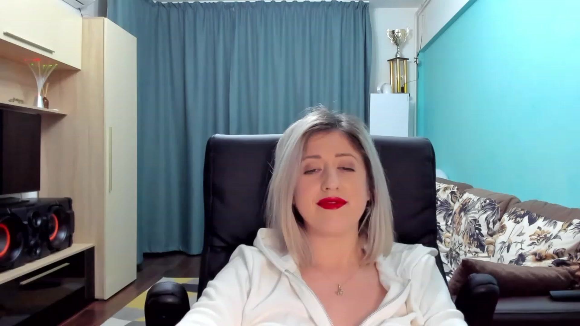 Gallery image thumbnail from SweetDelia_'s myfreecams stream on, 01/30/2024, 01:09 image 8 of 20