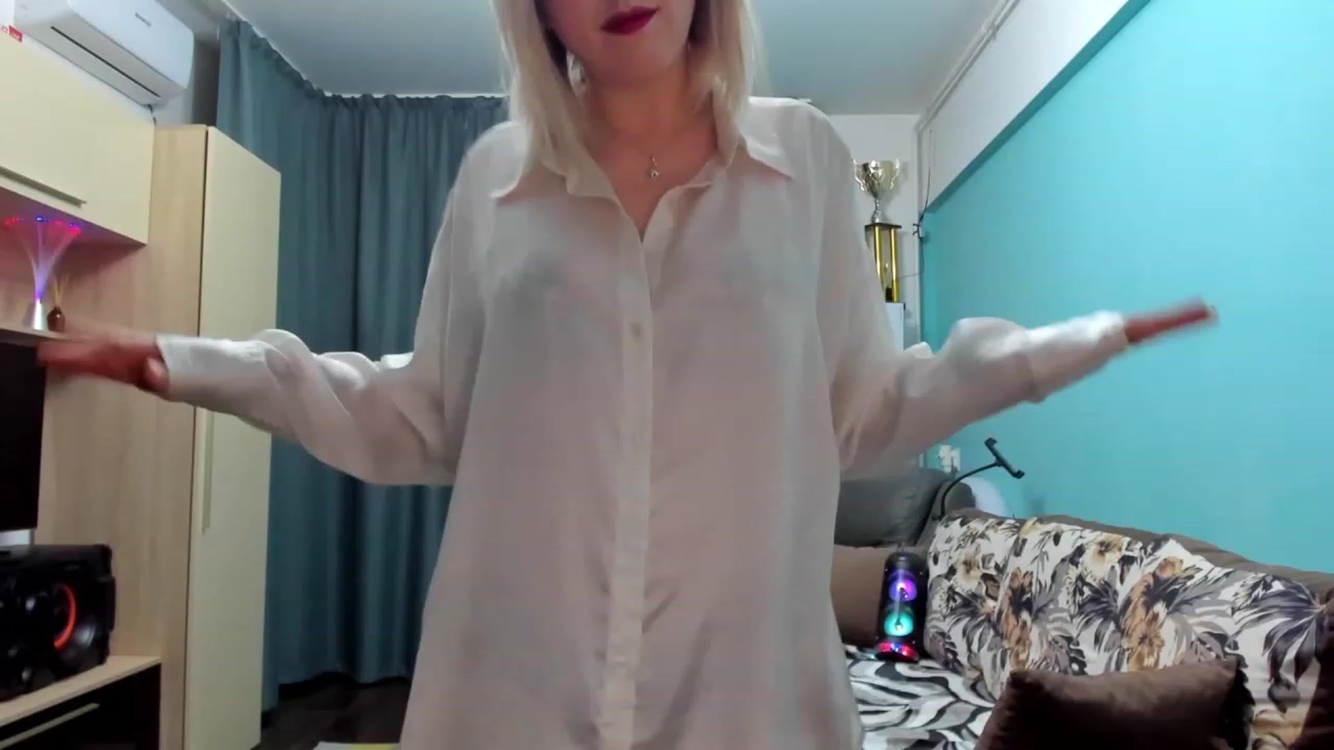 Gallery image thumbnail from SweetDelia_'s myfreecams stream on, 02/11/2024, 01:24 image 2 of 20