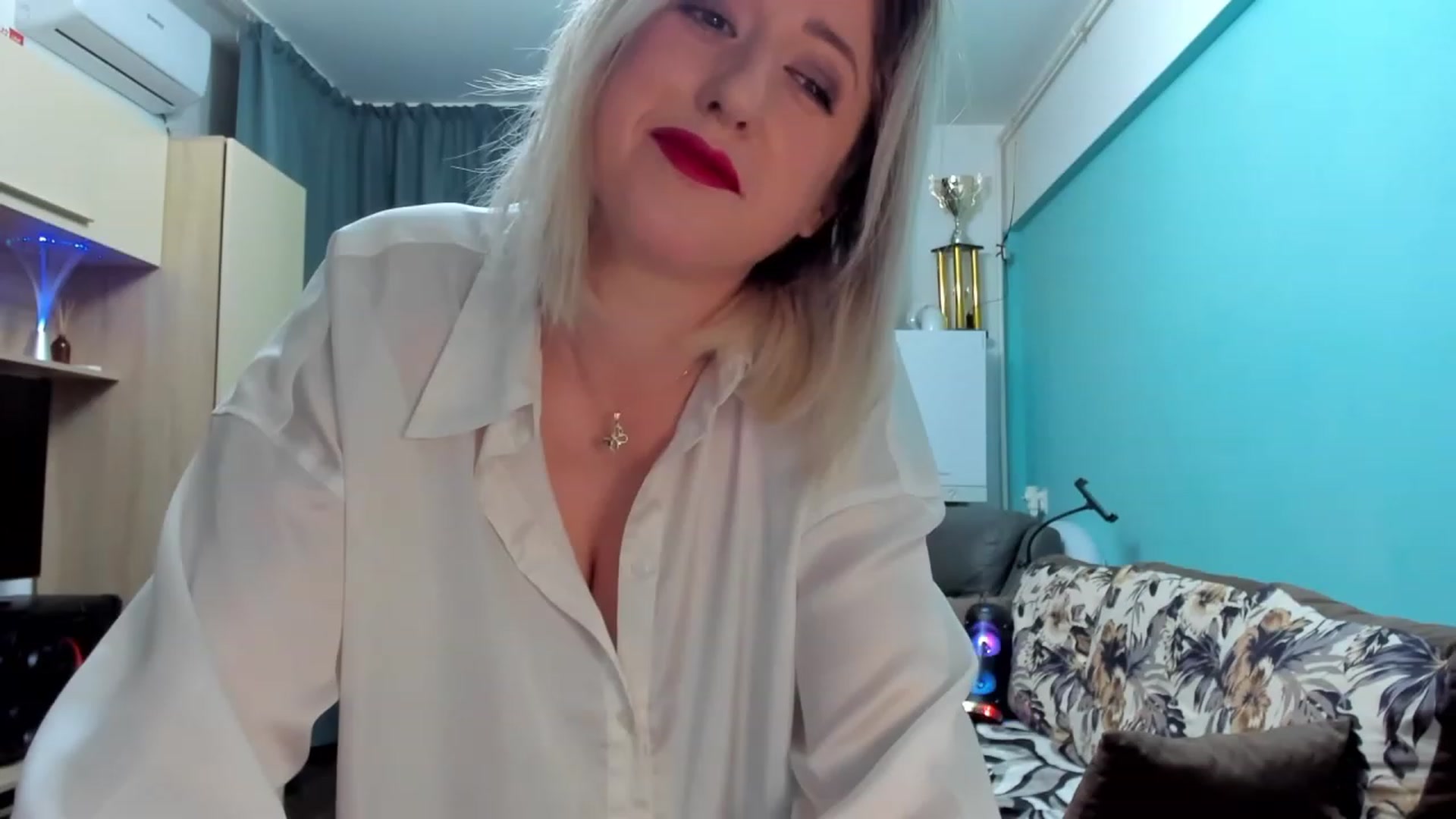 Gallery image thumbnail from SweetDelia_'s myfreecams stream on, 02/11/2024, 01:24 image 14 of 20