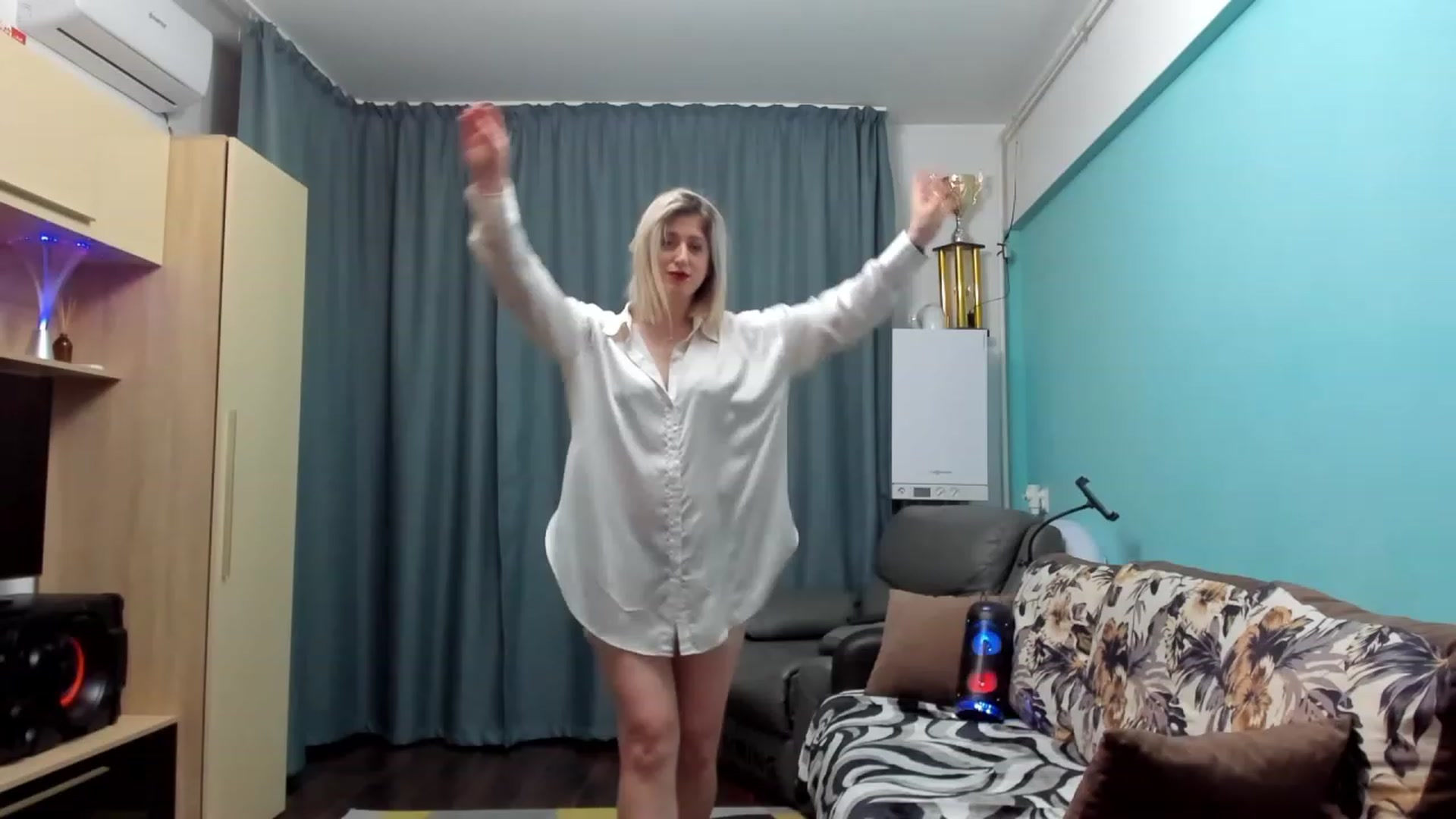 Gallery image thumbnail from SweetDelia_'s myfreecams stream on, 02/11/2024, 01:24 image 11 of 20