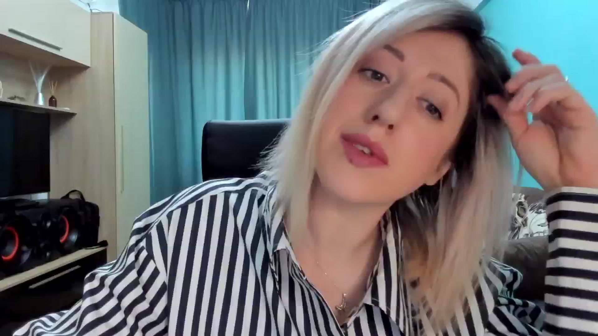 Gallery image thumbnail from SweetDelia_'s myfreecams stream on, 02/27/2024, 11:49 image 7 of 20