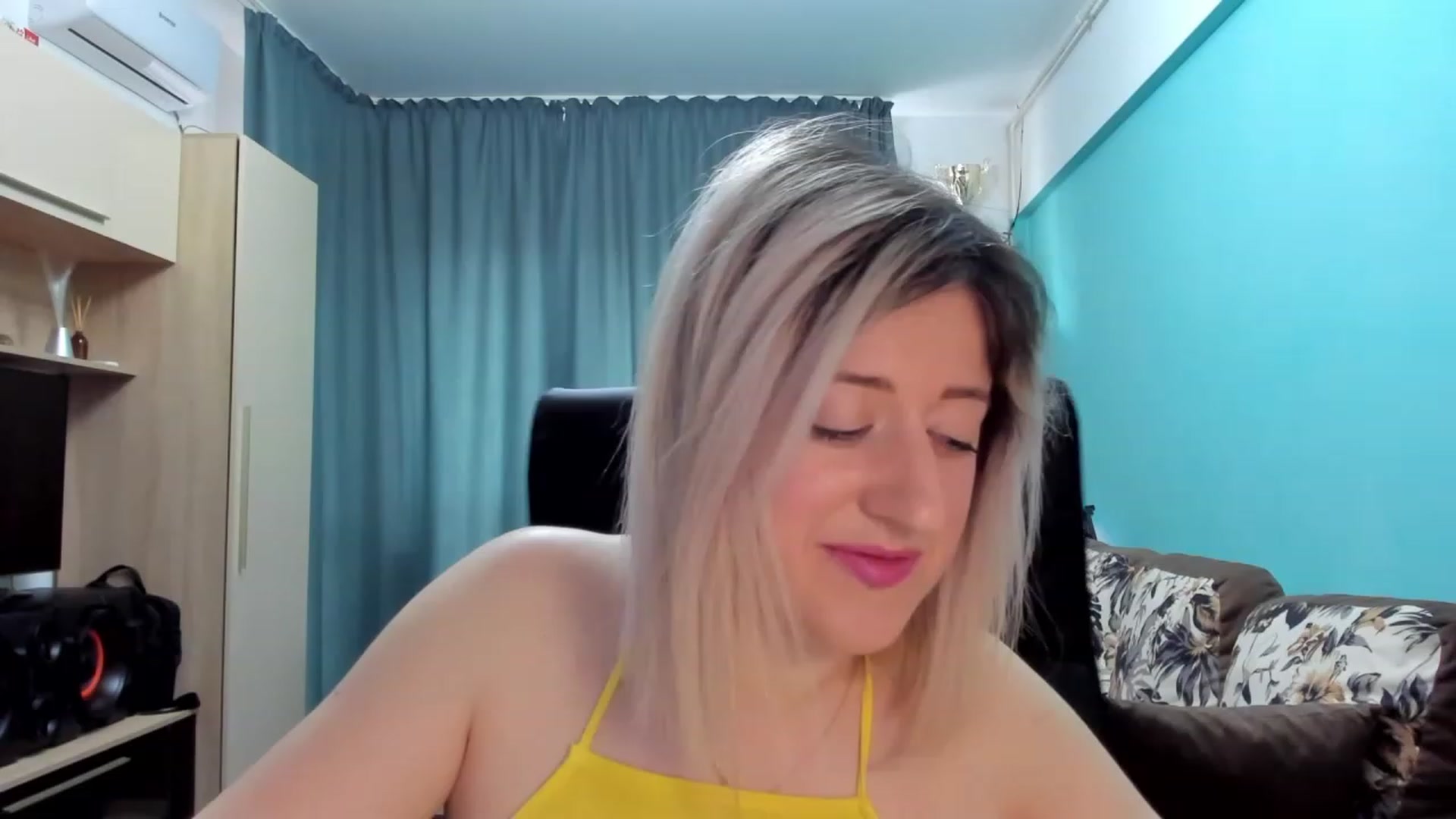 Gallery image thumbnail from SweetDelia_'s myfreecams stream on, 02/29/2024, 13:30 image 13 of 20
