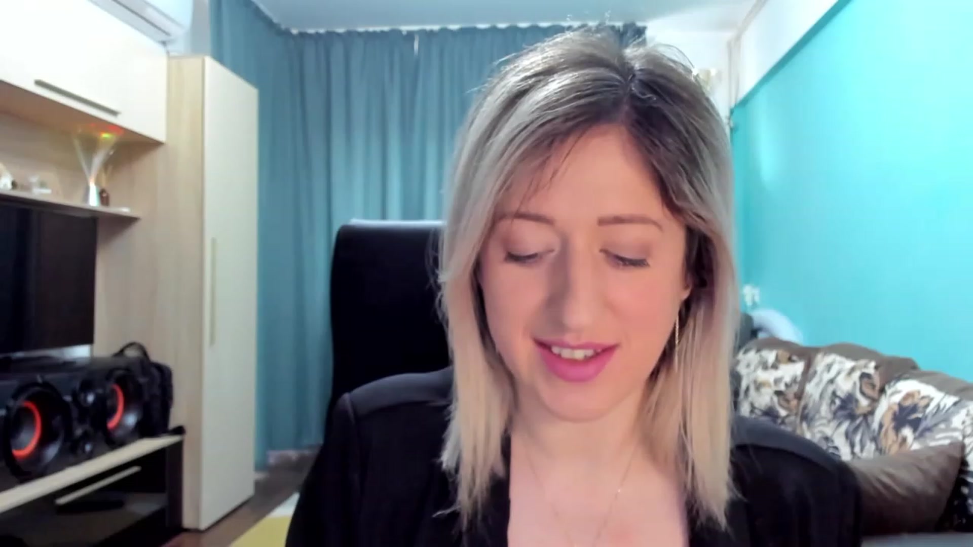 Gallery image thumbnail from SweetDelia_'s myfreecams stream on, 03/08/2024, 12:09 image 17 of 20
