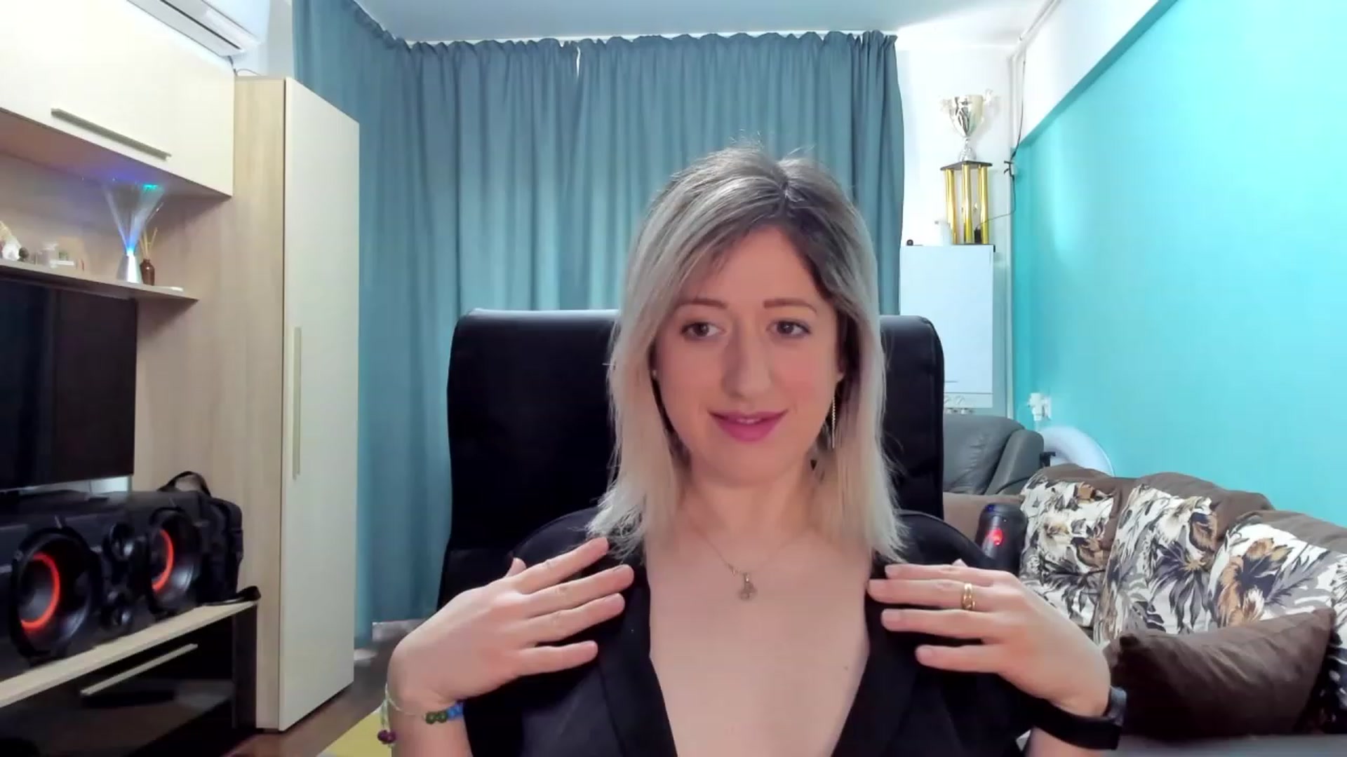 Gallery image thumbnail from SweetDelia_'s myfreecams stream on, 03/08/2024, 12:09 image 3 of 20