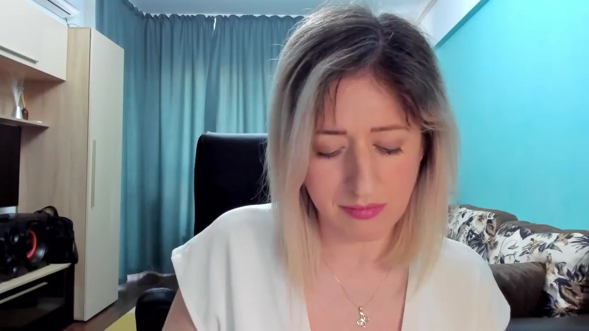 Gallery image thumbnail from SweetDelia_'s myfreecams stream on, 03/20/2024, 13:25 image 16 of 20