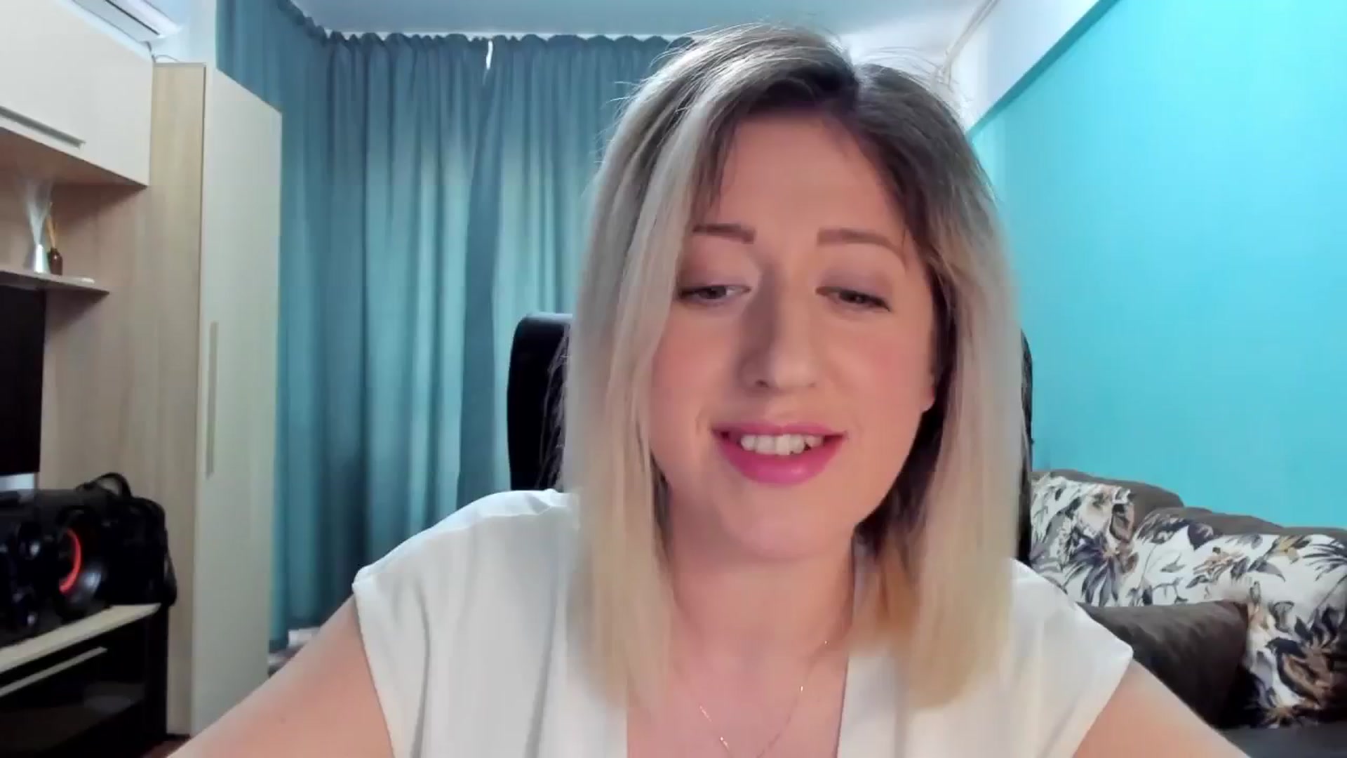 Gallery image thumbnail from SweetDelia_'s myfreecams stream on, 03/20/2024, 13:25 image 3 of 20