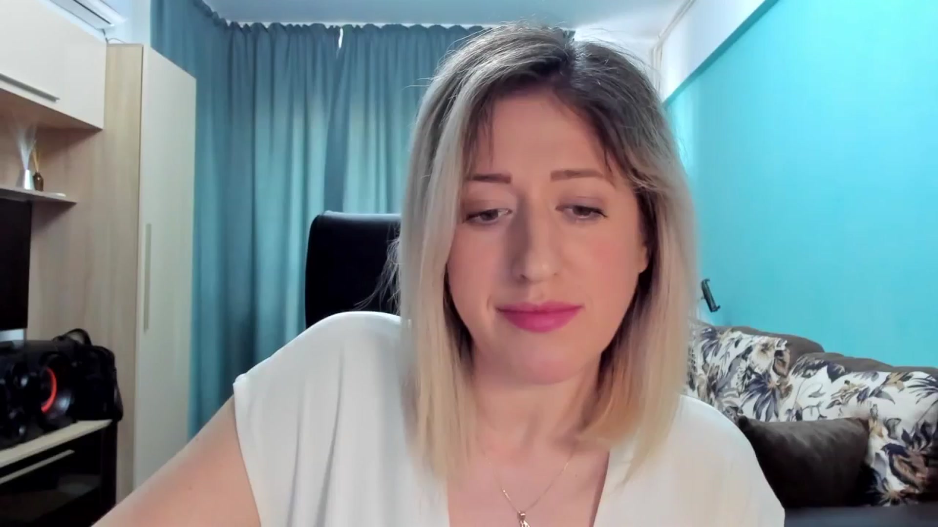 Gallery image thumbnail from SweetDelia_'s myfreecams stream on, 03/20/2024, 13:25 image 11 of 20