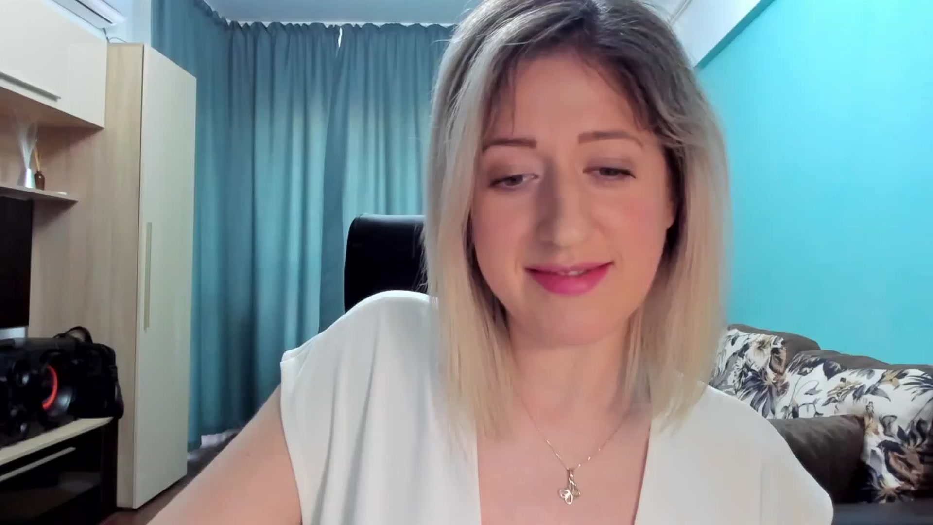 Gallery image thumbnail from SweetDelia_'s myfreecams stream on, 03/20/2024, 13:25 image 20 of 20