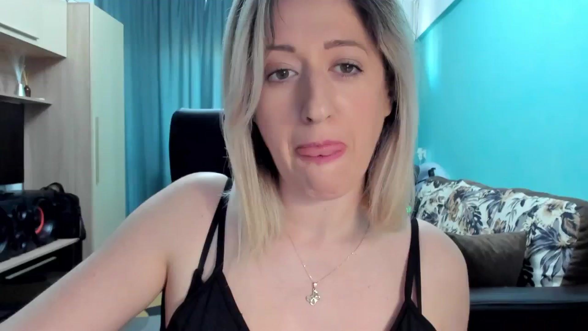 Gallery image thumbnail from SweetDelia_'s myfreecams stream on, 03/21/2024, 13:05 image 13 of 20