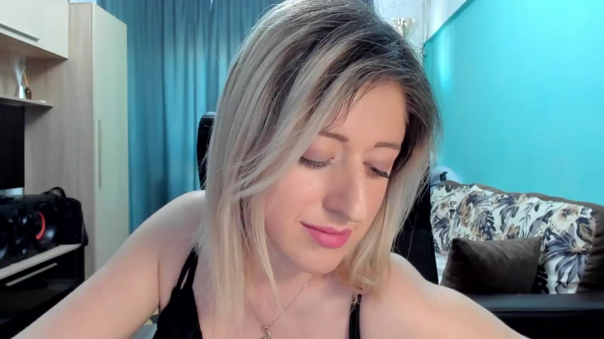 Gallery image thumbnail from SweetDelia_'s myfreecams stream on, 03/21/2024, 13:05 image 15 of 20