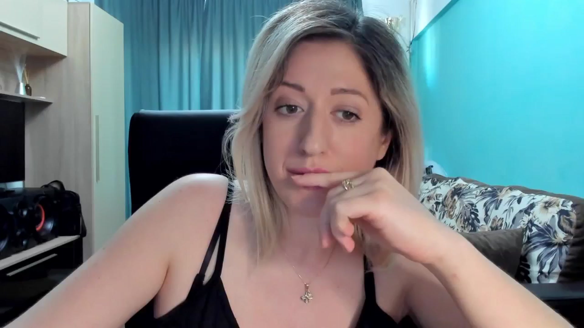 Gallery image thumbnail from SweetDelia_'s myfreecams stream on, 03/21/2024, 13:05 image 5 of 20