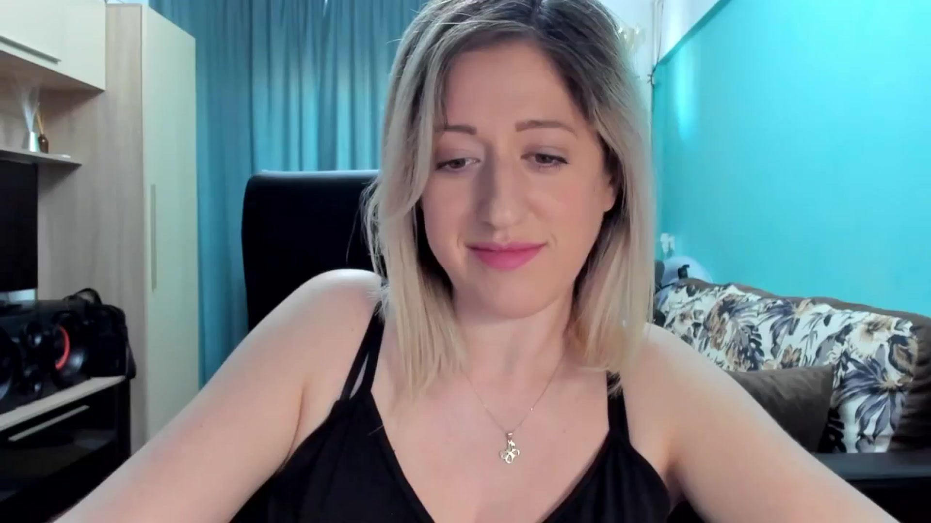 Gallery image thumbnail from SweetDelia_'s myfreecams stream on, 03/21/2024, 13:05 image 14 of 20