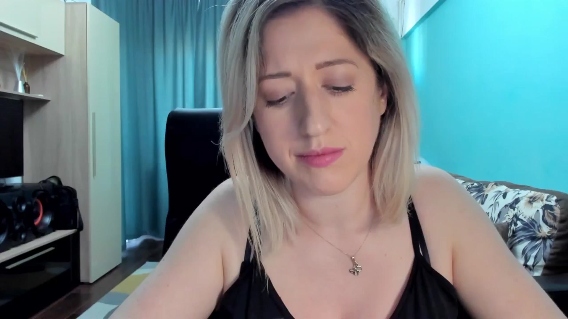 Gallery image thumbnail from SweetDelia_'s myfreecams stream on, 03/21/2024, 13:05 image 7 of 20