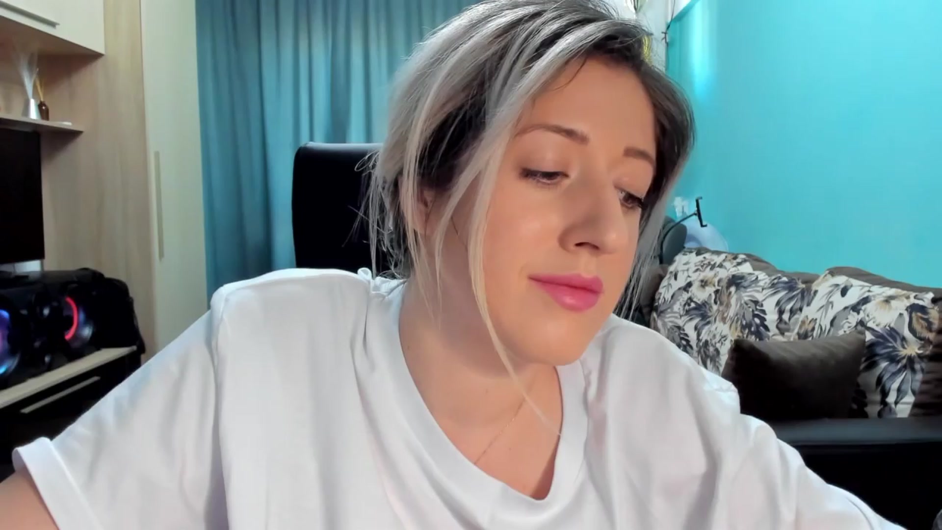 Gallery image thumbnail from SweetDelia_'s myfreecams stream on, 03/26/2024, 13:21 image 3 of 20