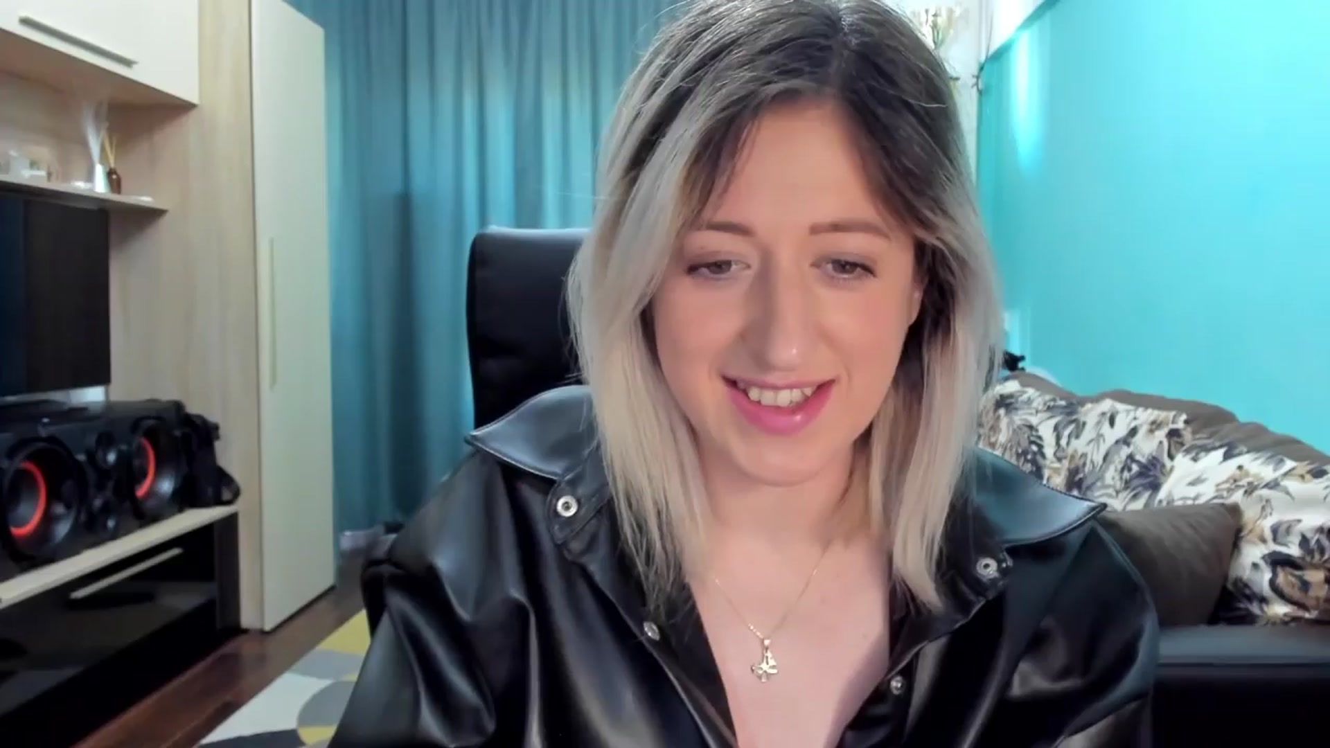 Gallery image thumbnail from SweetDelia_'s myfreecams stream on, 04/08/2024, 11:13 image 10 of 20