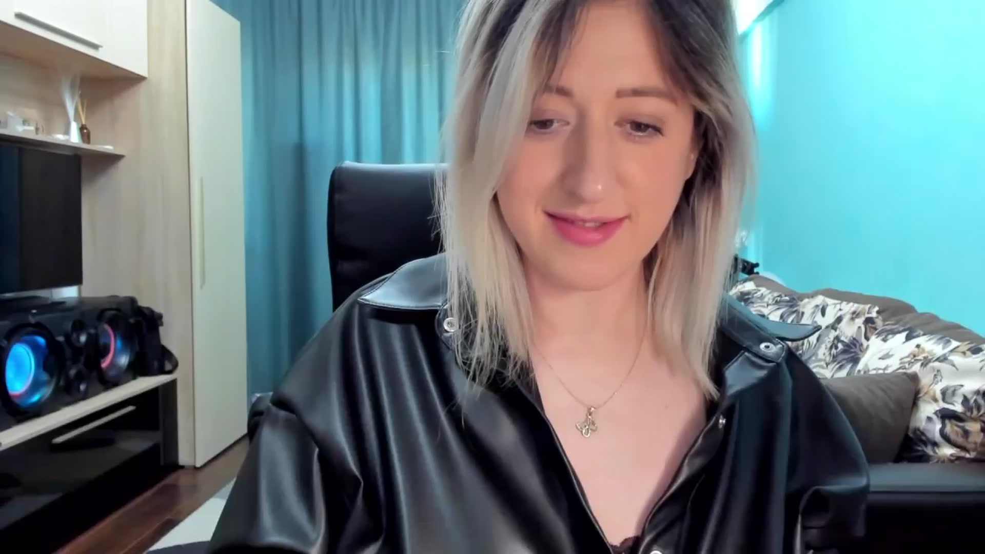 Gallery image thumbnail from SweetDelia_'s myfreecams stream on, 04/08/2024, 11:13 image 17 of 20