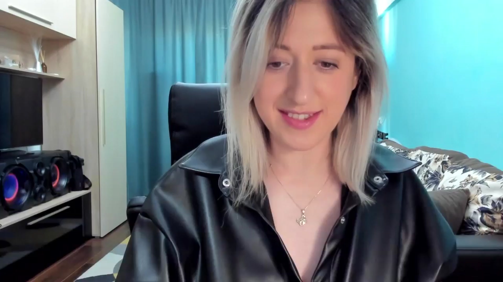 Gallery image thumbnail from SweetDelia_'s myfreecams stream on, 04/08/2024, 11:13 image 18 of 20