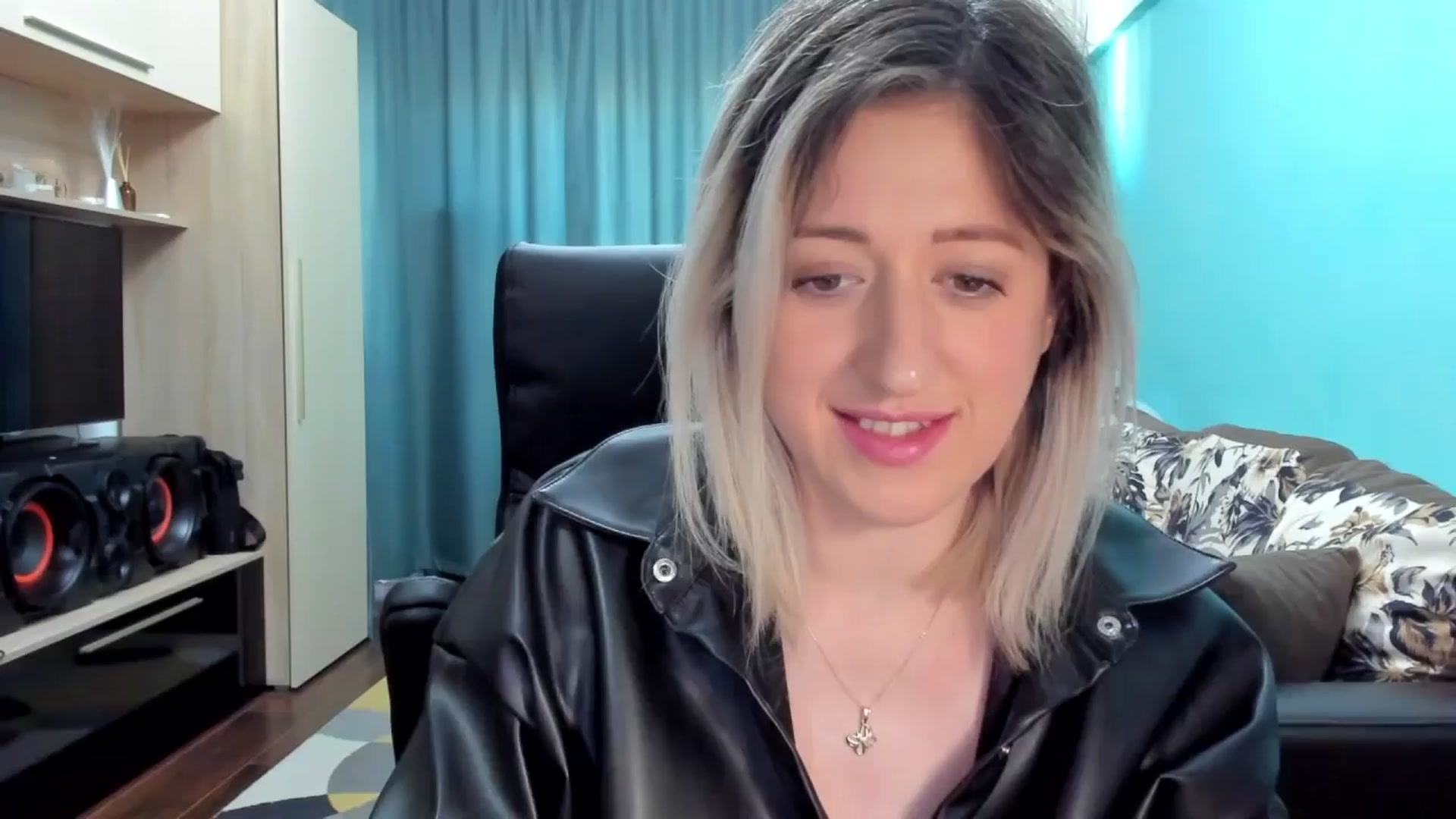 Gallery image thumbnail from SweetDelia_'s myfreecams stream on, 04/08/2024, 11:13 image 1 of 20