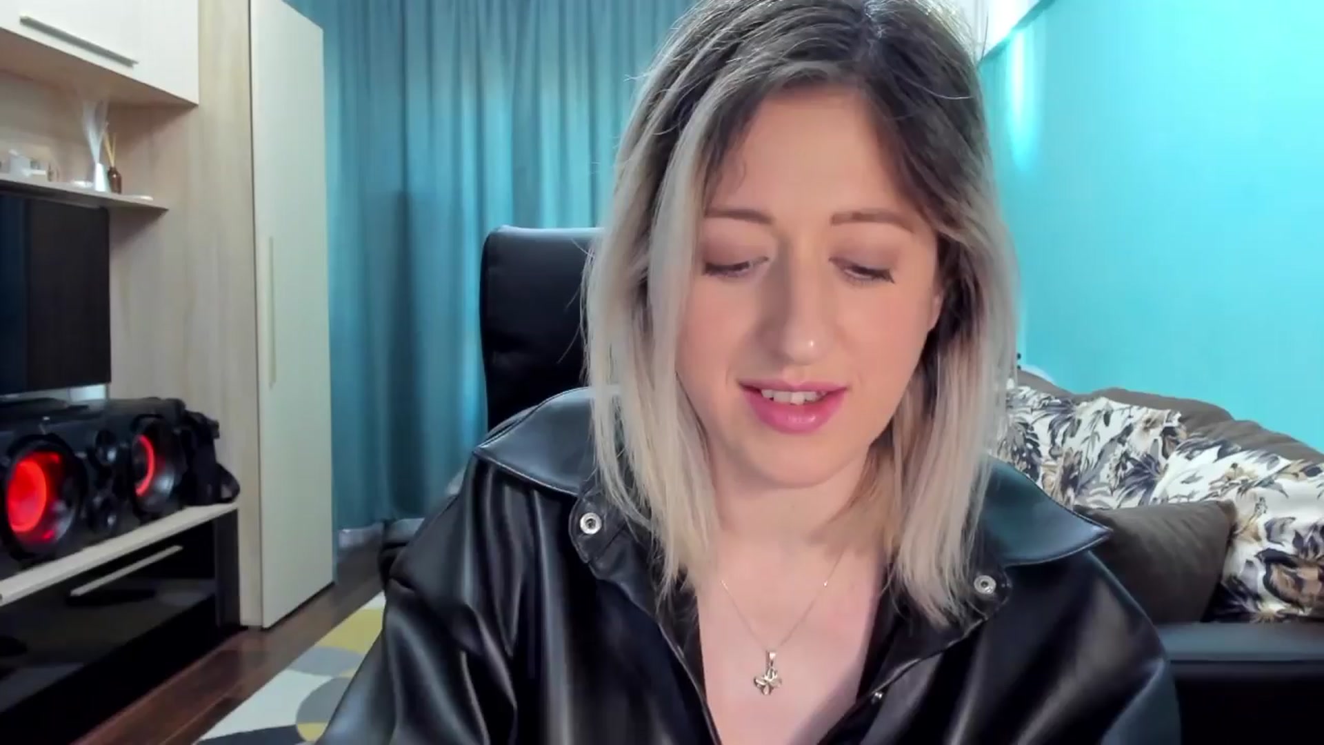 Gallery image thumbnail from SweetDelia_'s myfreecams stream on, 04/08/2024, 11:13 image 2 of 20