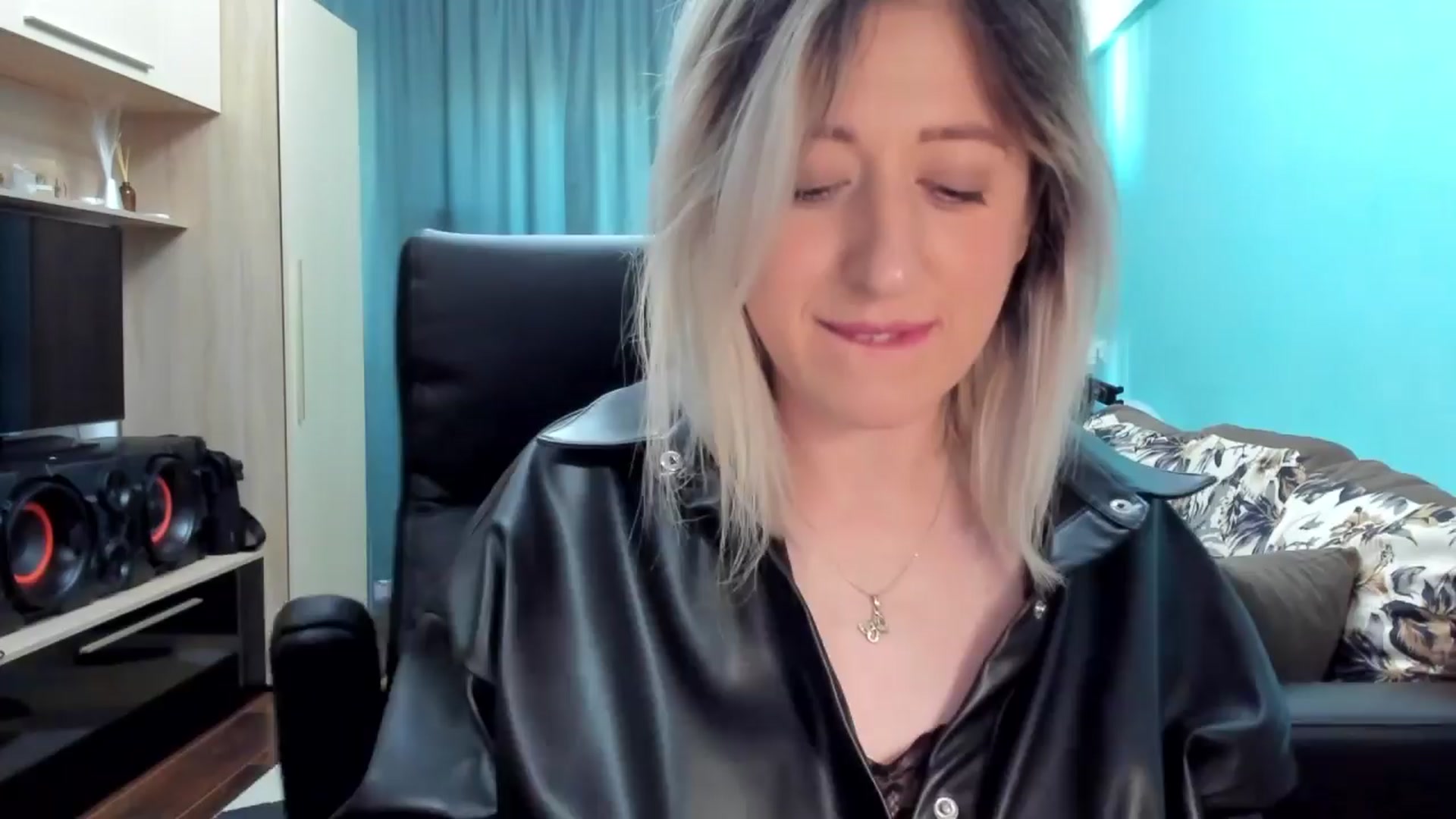 Gallery image thumbnail from SweetDelia_'s myfreecams stream on, 04/08/2024, 11:13 image 19 of 20