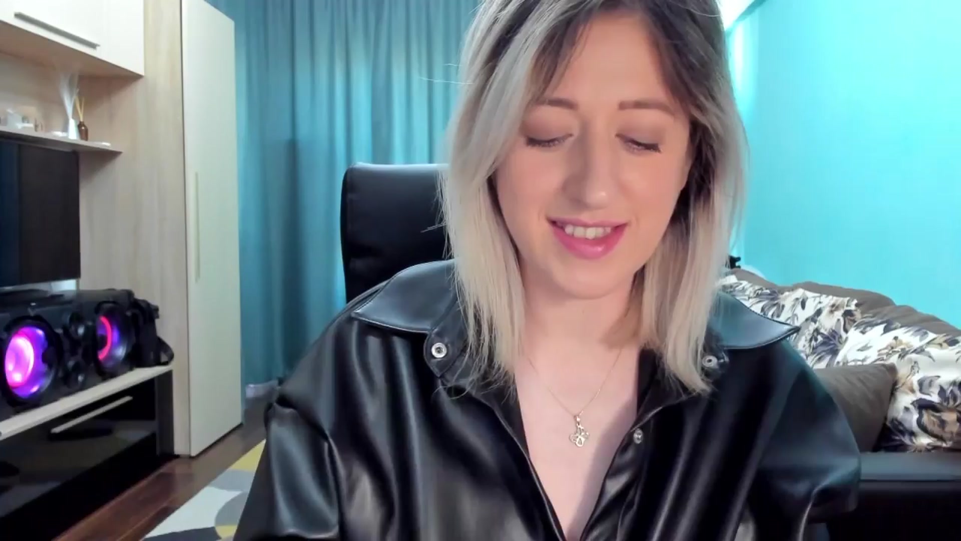 Gallery image thumbnail from SweetDelia_'s myfreecams stream on, 04/08/2024, 11:13 image 13 of 20