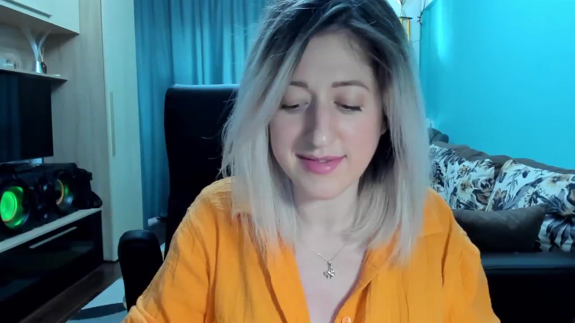 Gallery image thumbnail from SweetDelia_'s myfreecams stream on, 04/16/2024, 10:35 image 10 of 20