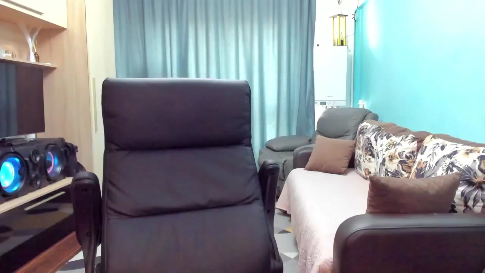 Gallery image thumbnail from SweetDelia_'s myfreecams stream on, 04/16/2024, 10:35 image 18 of 20