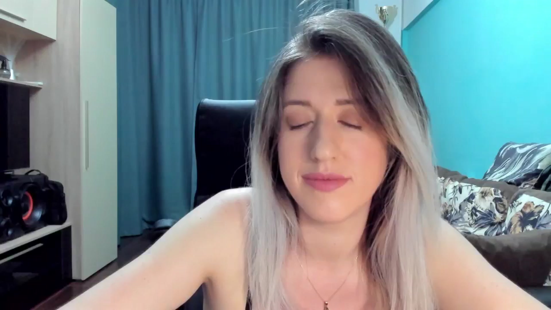 Gallery image thumbnail from SweetDelia_'s myfreecams stream on, 09/16/2024, 24:03 image 19 of 20