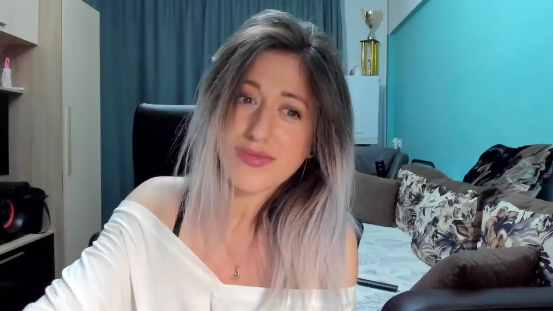 Gallery image thumbnail from SweetDelia_'s myfreecams stream on, 09/29/2024, 01:08 image 4 of 20
