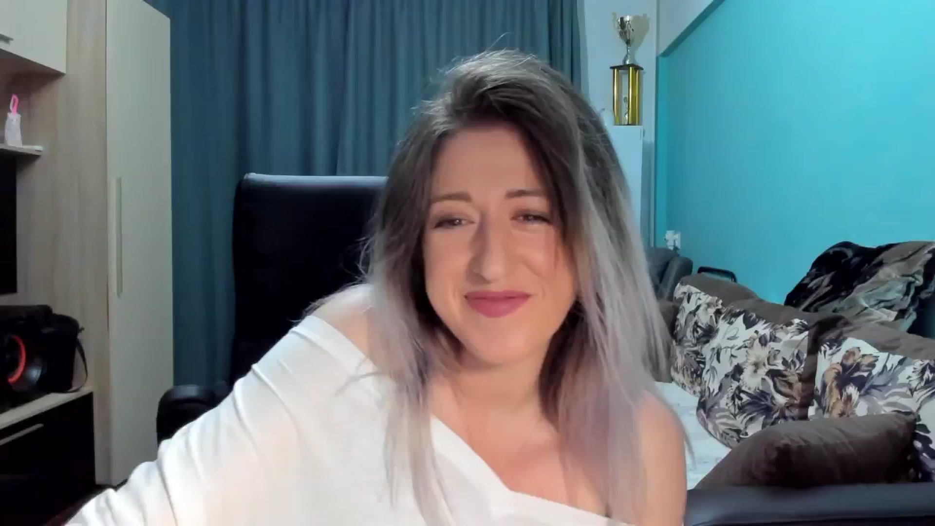 Gallery image thumbnail from SweetDelia_'s myfreecams stream on, 09/29/2024, 01:08 image 10 of 20