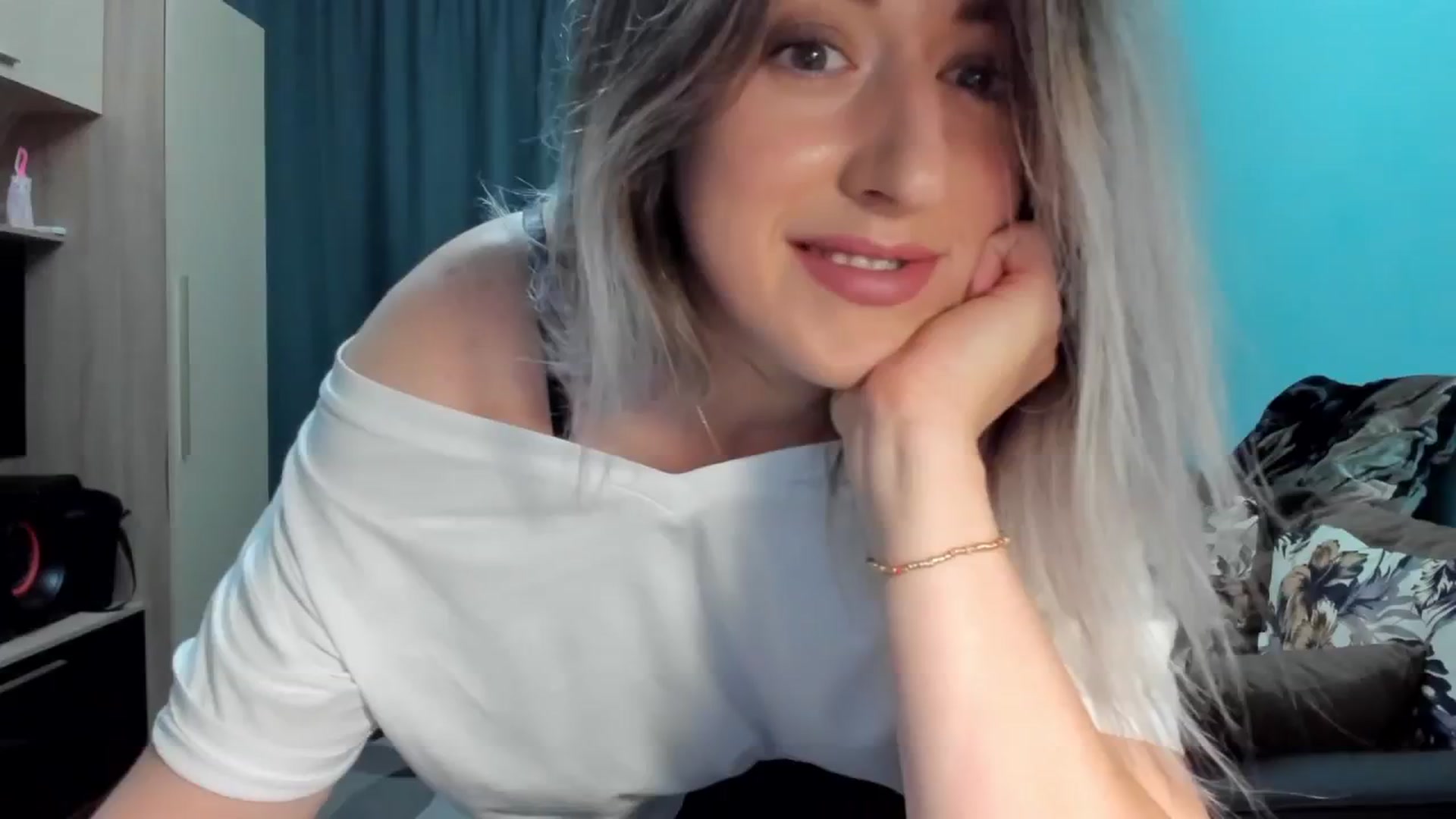 Gallery image thumbnail from SweetDelia_'s myfreecams stream on, 09/29/2024, 01:08 image 16 of 20
