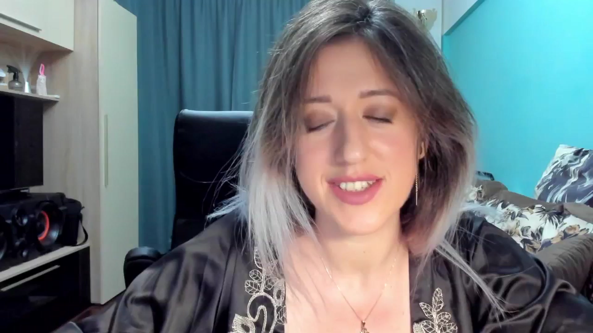 Gallery image thumbnail from SweetDelia_'s myfreecams stream on, 09/29/2024, 23:21 image 5 of 20