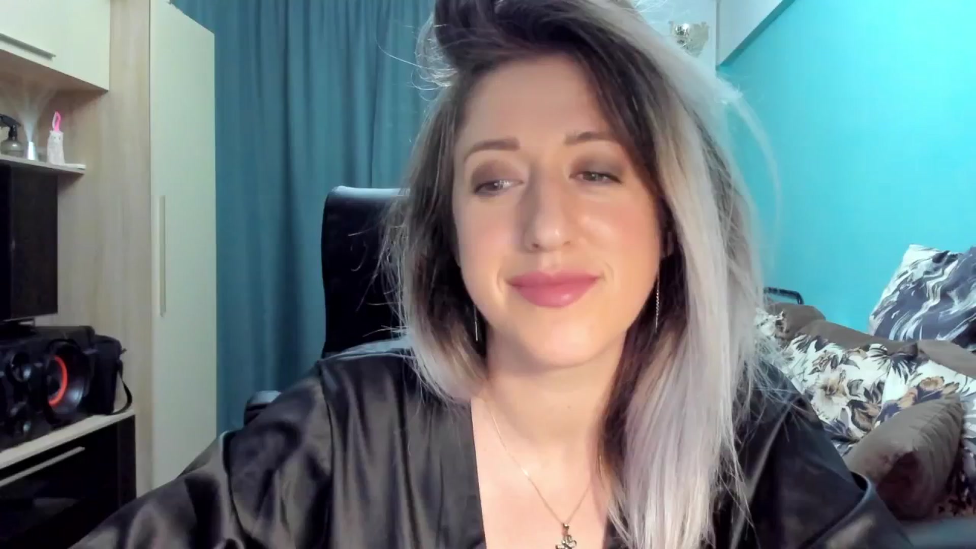 Gallery image thumbnail from SweetDelia_'s myfreecams stream on, 09/30/2024, 01:30 image 15 of 20