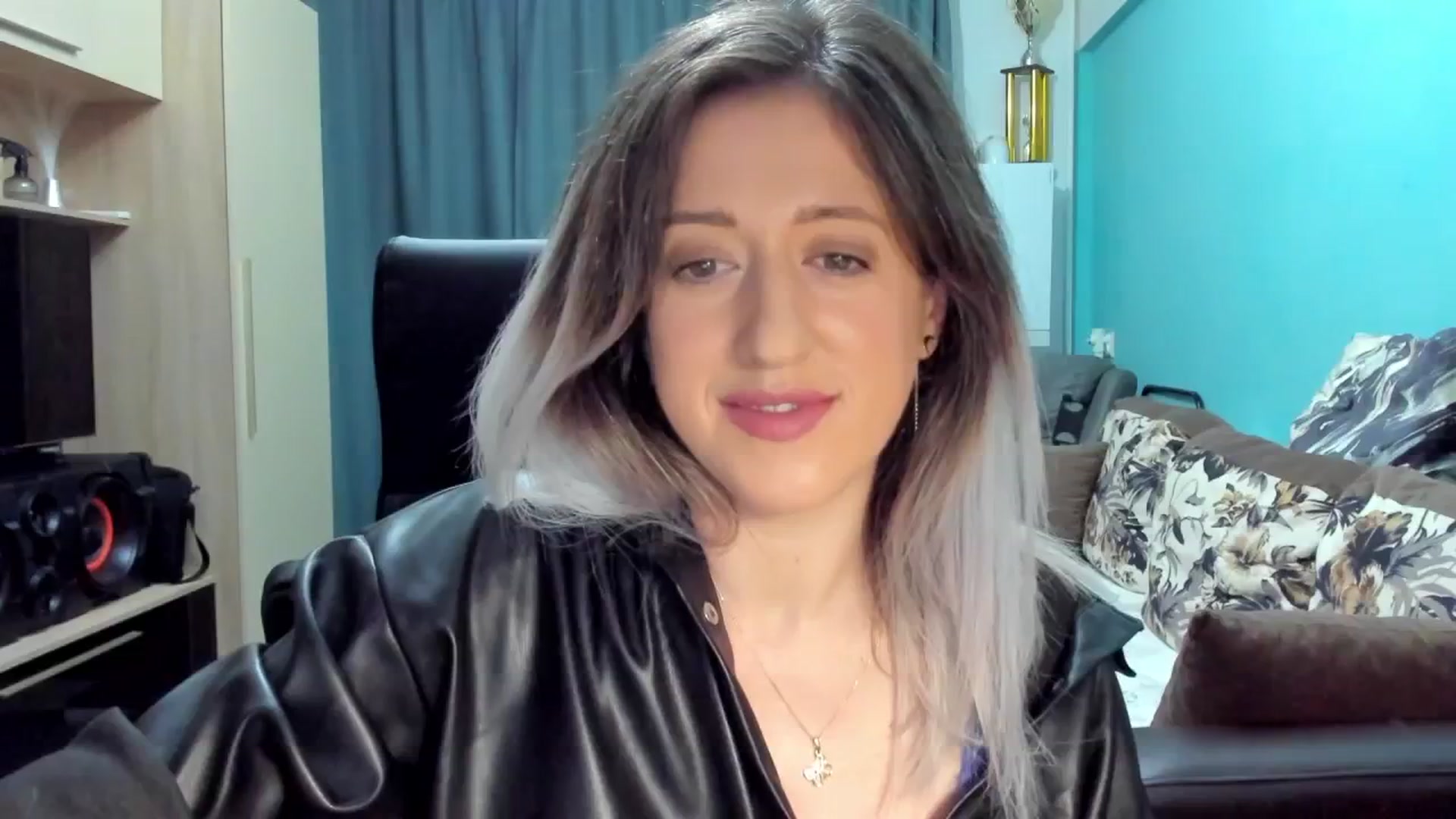 Gallery image thumbnail from SweetDelia_'s myfreecams stream on, 10/01/2024, 24:46 image 7 of 20