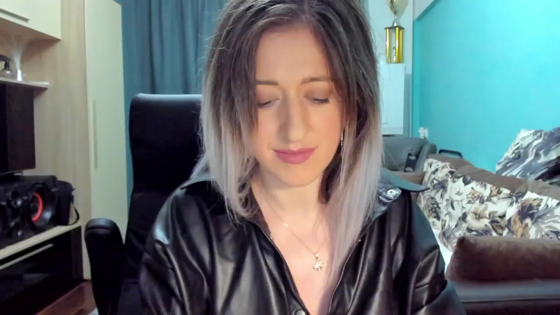 Gallery image thumbnail from SweetDelia_'s myfreecams stream on, 10/01/2024, 24:46 image 15 of 20