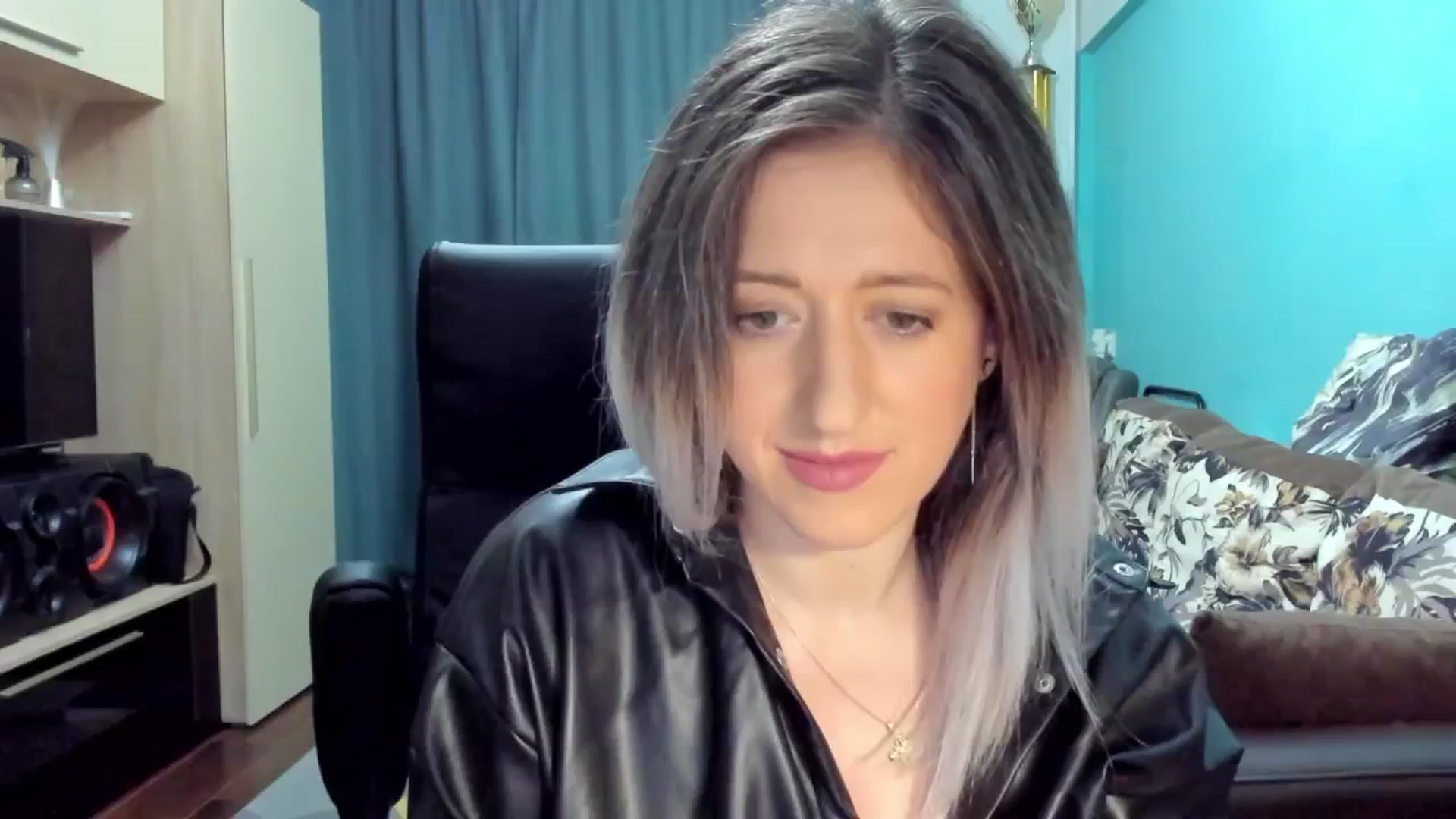 Gallery image thumbnail from SweetDelia_'s myfreecams stream on, 10/01/2024, 24:46 image 1 of 20