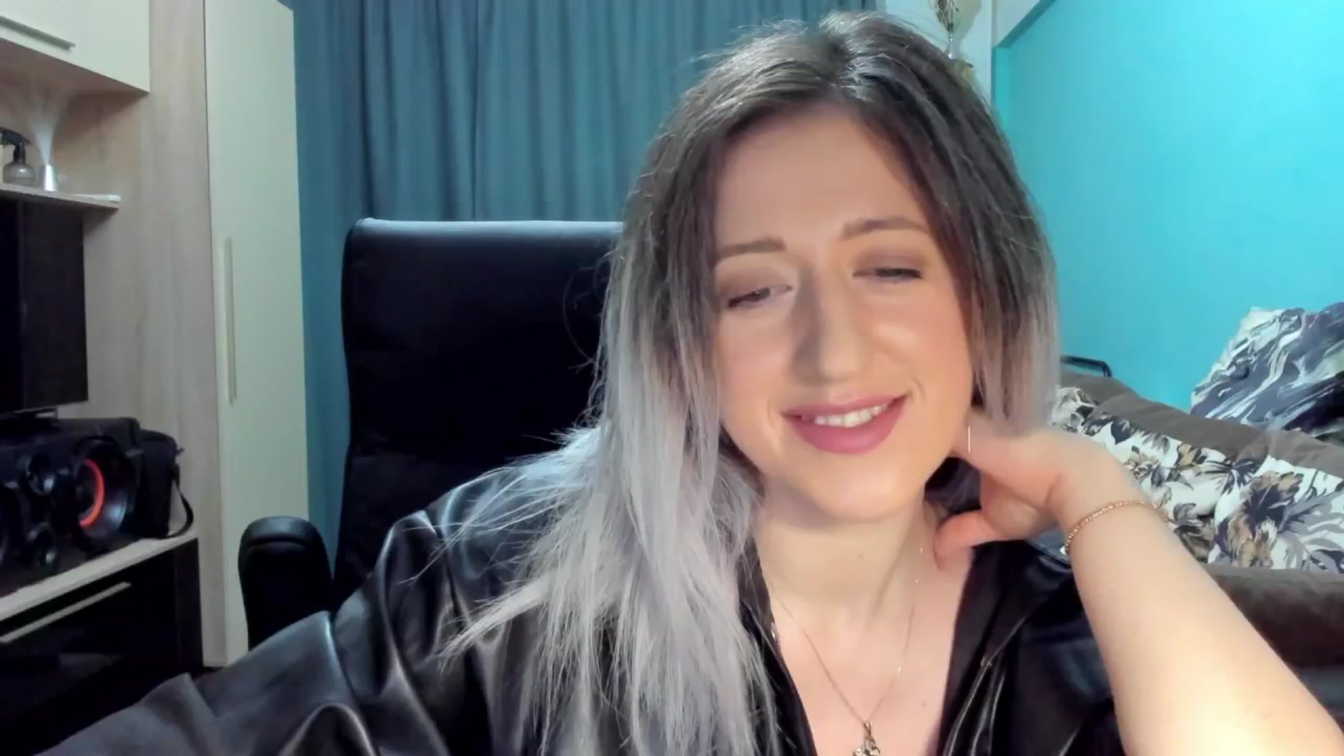 Gallery image thumbnail from SweetDelia_'s myfreecams stream on, 10/01/2024, 24:46 image 5 of 20