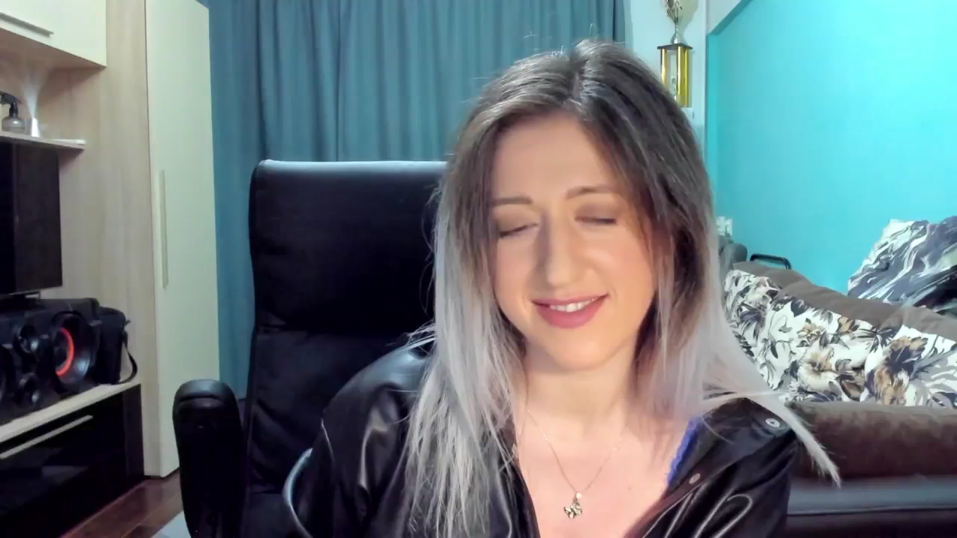 Gallery image thumbnail from SweetDelia_'s myfreecams stream on, 10/01/2024, 24:46 image 18 of 20