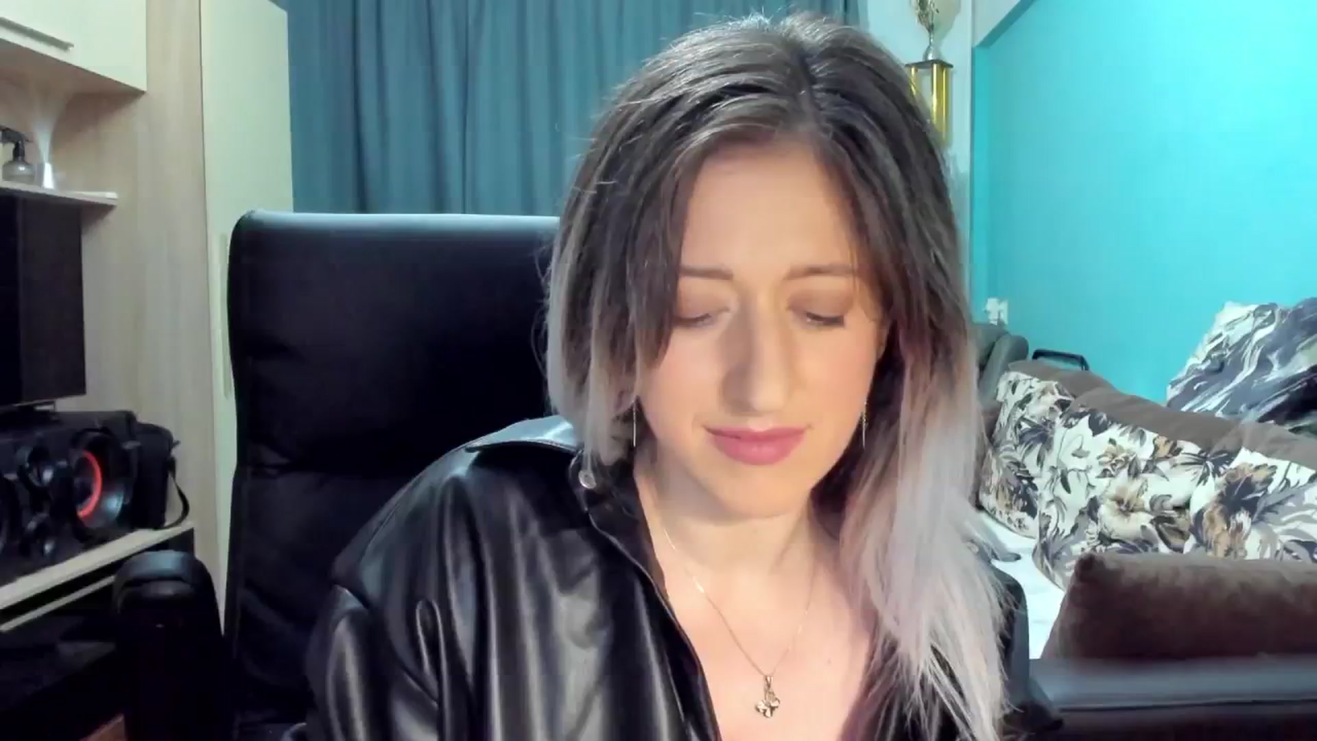 Gallery image thumbnail from SweetDelia_'s myfreecams stream on, 10/01/2024, 24:46 image 13 of 20
