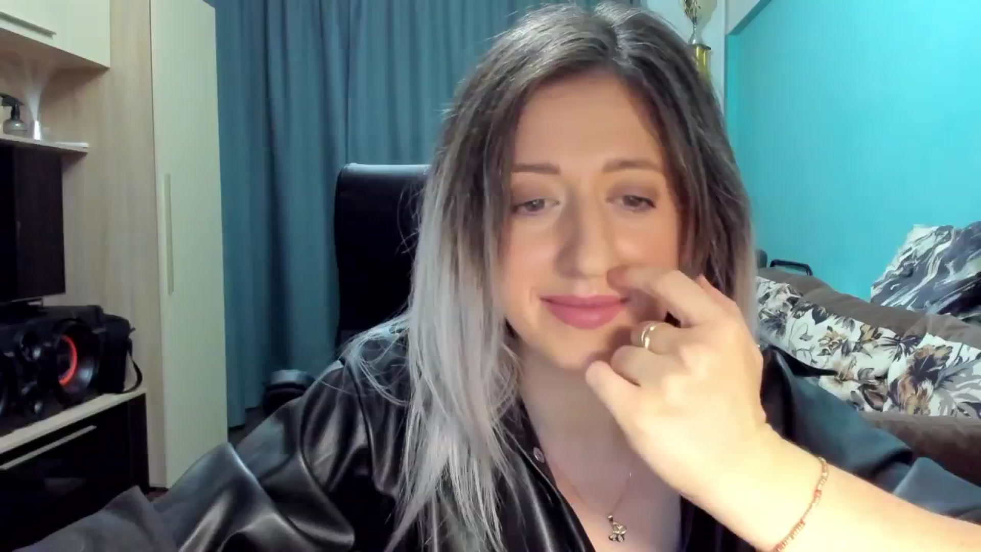 Gallery image thumbnail from SweetDelia_'s myfreecams stream on, 10/01/2024, 24:46 image 3 of 20