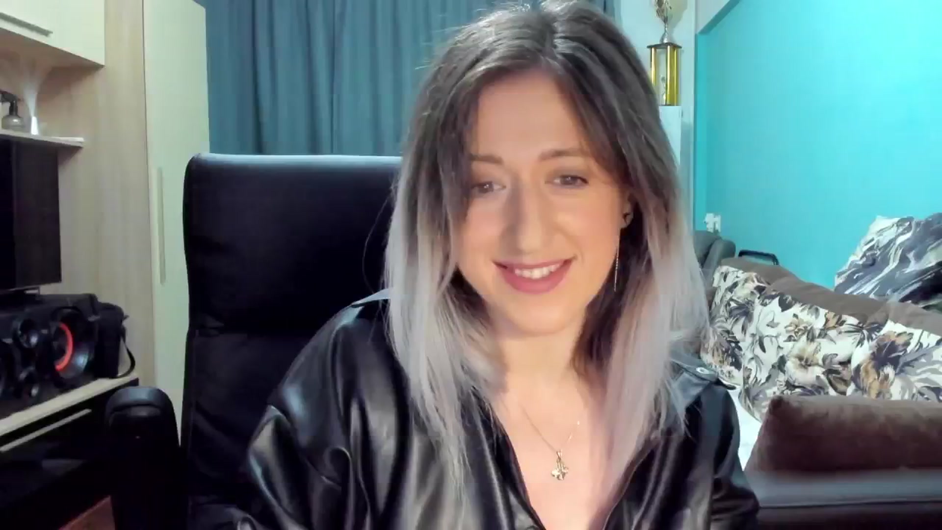 Gallery image thumbnail from SweetDelia_'s myfreecams stream on, 10/01/2024, 24:46 image 12 of 20