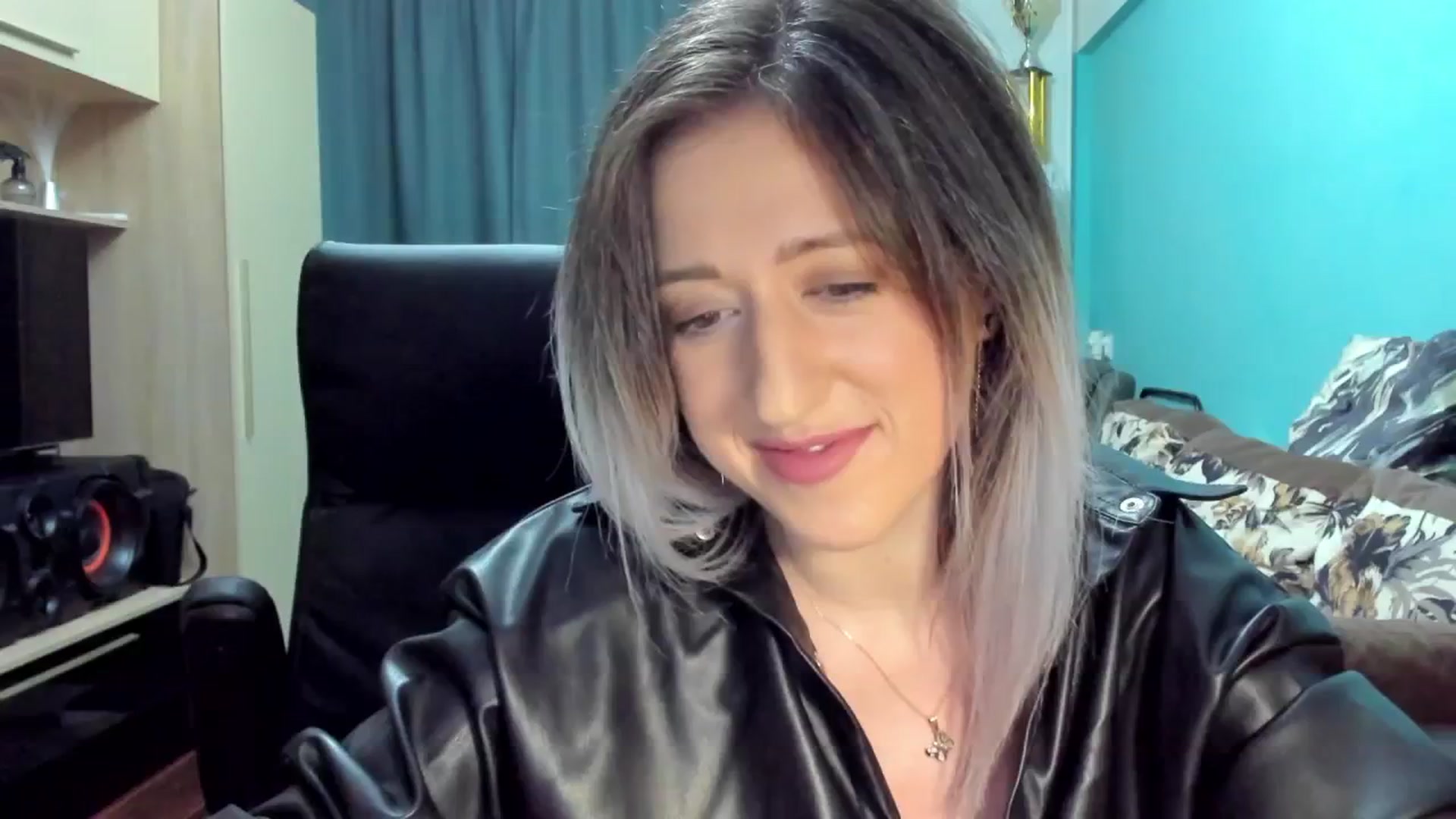 Gallery image thumbnail from SweetDelia_'s myfreecams stream on, 10/01/2024, 24:46 image 14 of 20