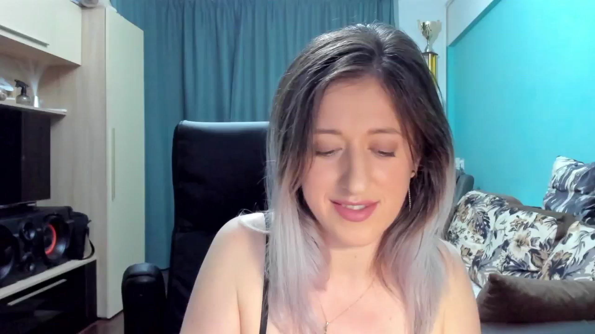 Gallery image thumbnail from SweetDelia_'s myfreecams stream on, 10/02/2024, 22:31 image 17 of 20