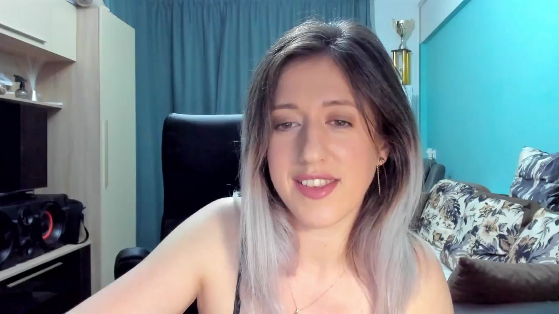 Gallery image thumbnail from SweetDelia_'s myfreecams stream on, 10/02/2024, 22:31 image 16 of 20