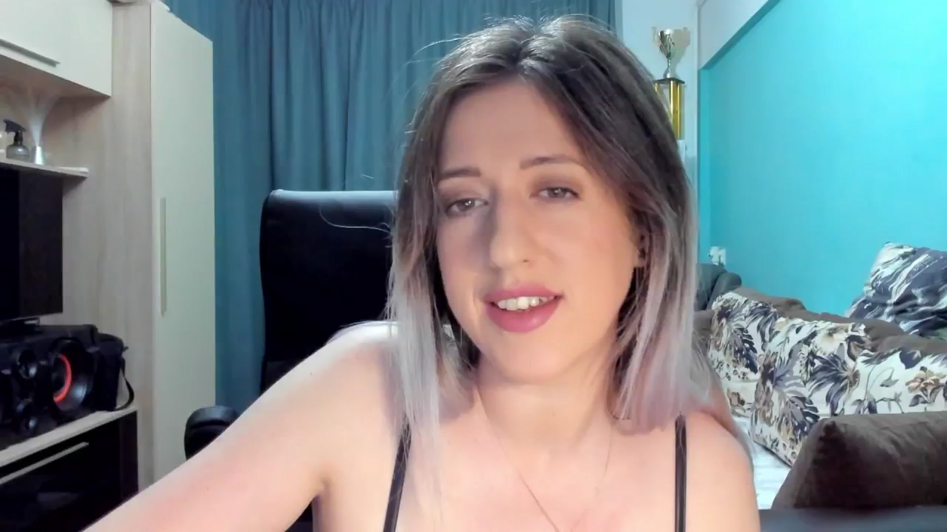 Gallery image thumbnail from SweetDelia_'s myfreecams stream on, 10/03/2024, 23:13 image 13 of 20