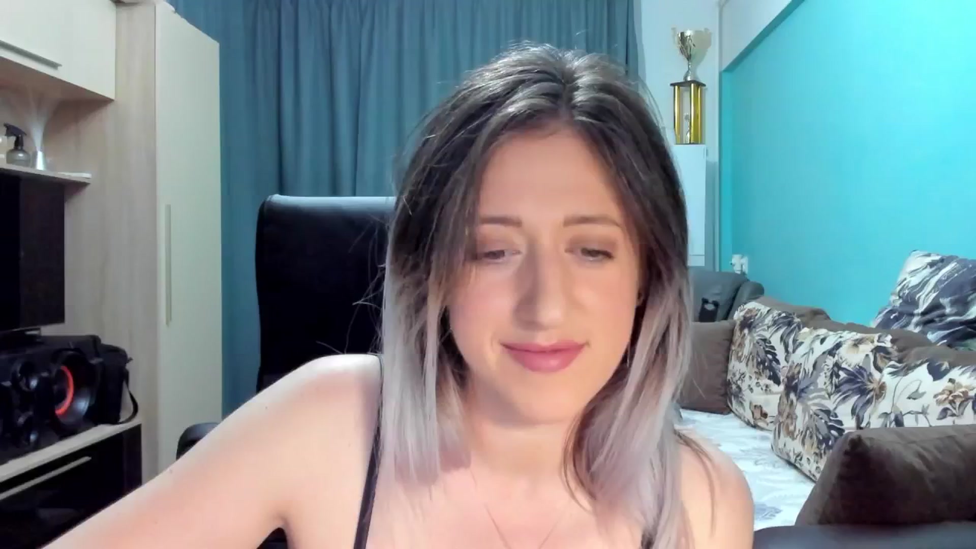 Gallery image thumbnail from SweetDelia_'s myfreecams stream on, 10/03/2024, 23:13 image 1 of 20