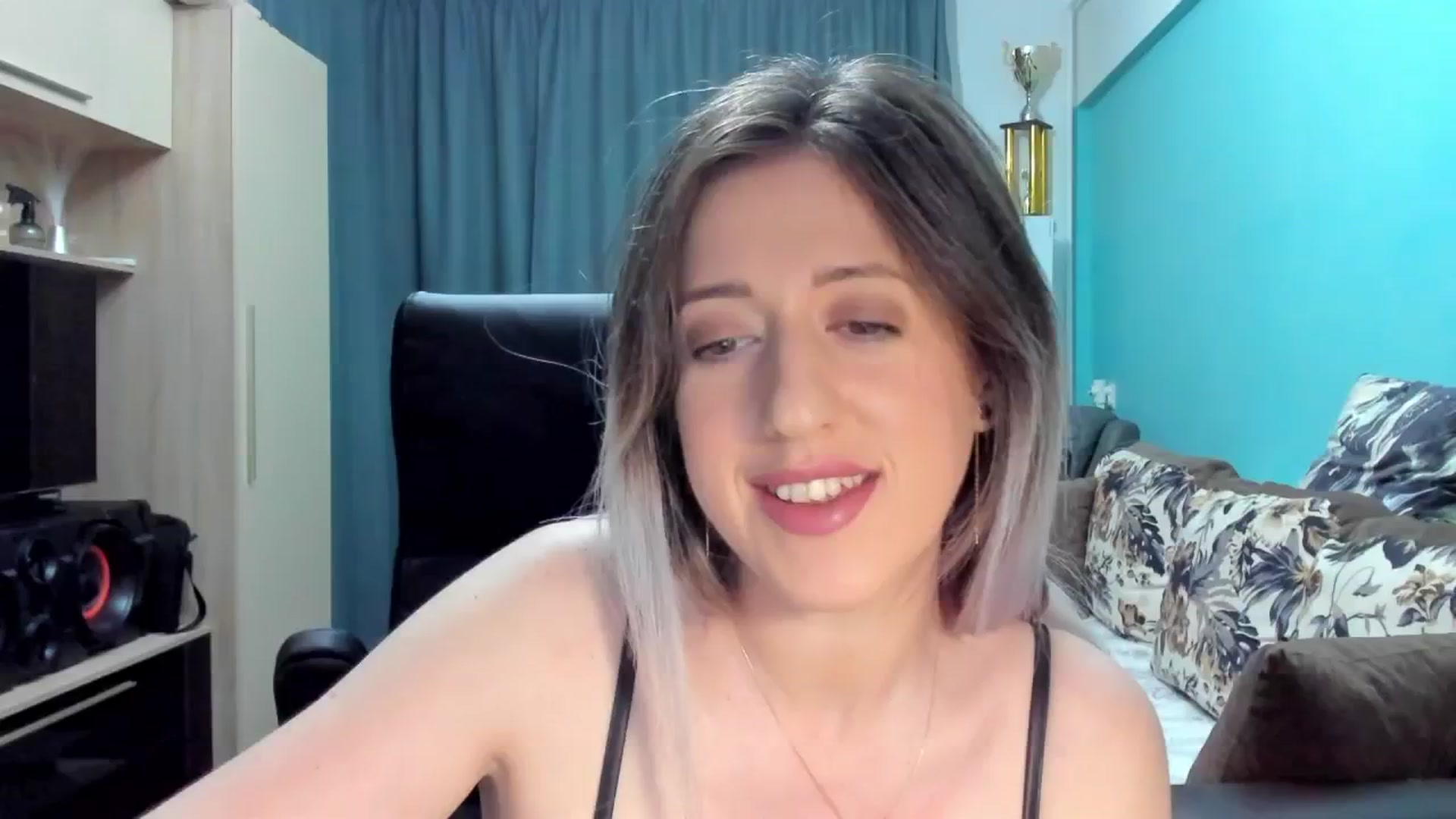 Gallery image thumbnail from SweetDelia_'s myfreecams stream on, 10/03/2024, 23:13 image 11 of 20