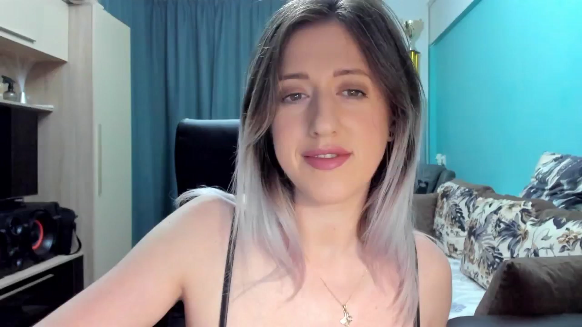 Gallery image thumbnail from SweetDelia_'s myfreecams stream on, 10/03/2024, 23:13 image 16 of 20