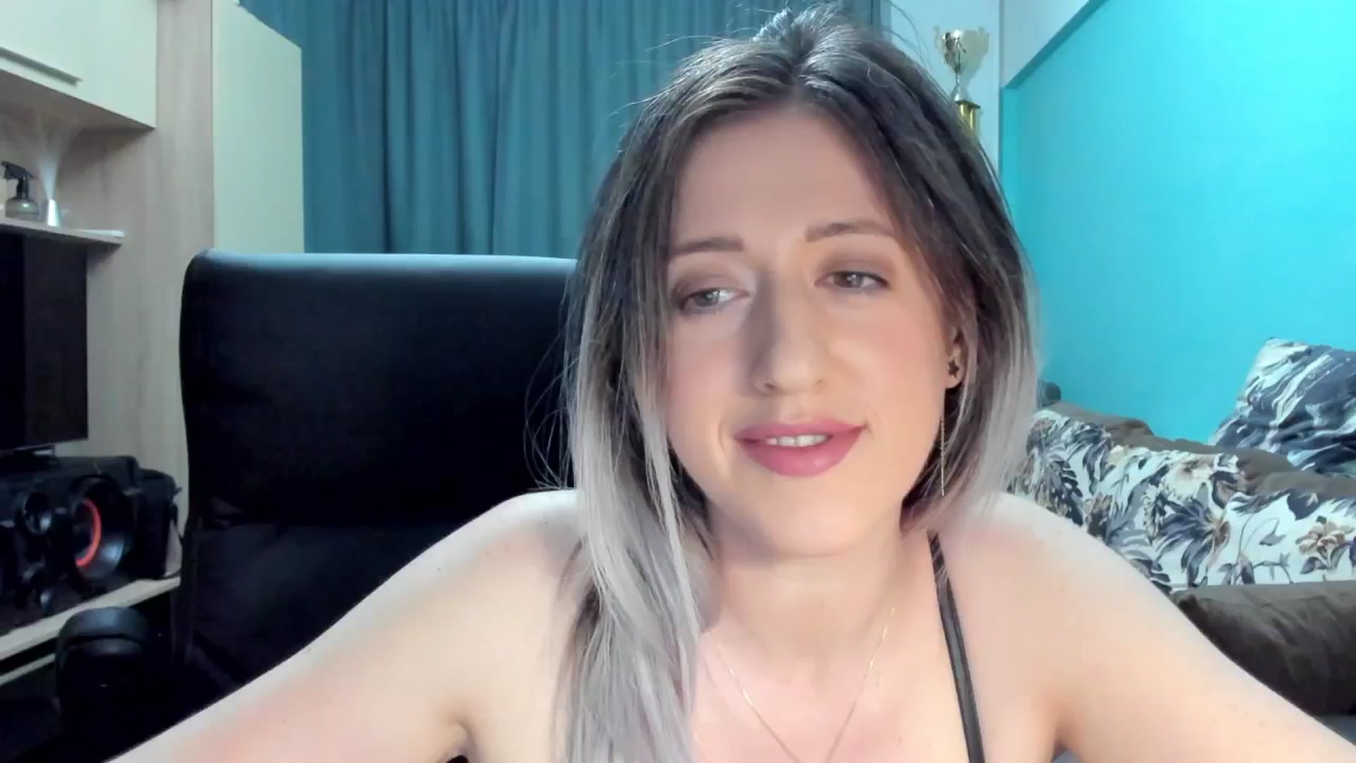 Gallery image thumbnail from SweetDelia_'s myfreecams stream on, 10/04/2024, 24:10 image 10 of 20